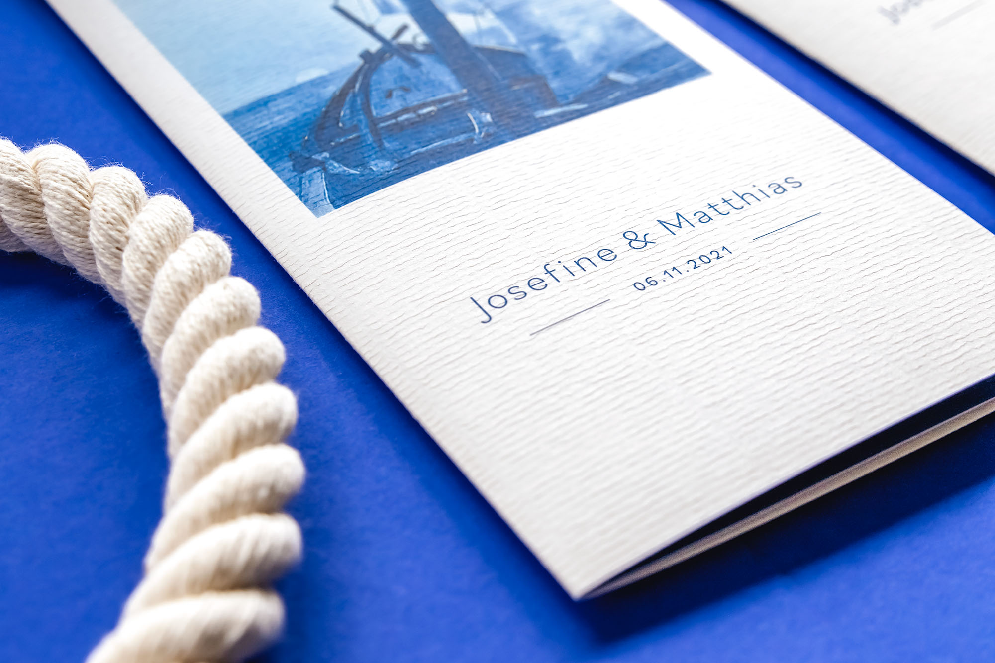 Papierdetail und Typografie